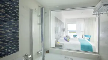 King Evelthon Beach Hotel & Resort