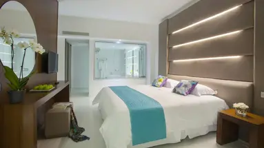 King Evelthon Beach Hotel & Resort