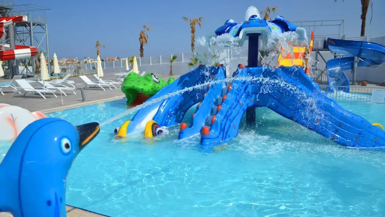 KING EVELTHON BEACH HOTEL & RESORT