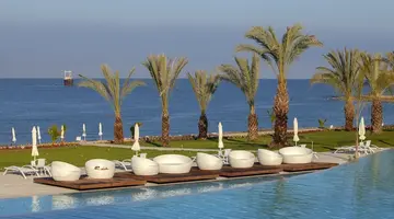 King Evelthon Beach Hotel & Resort