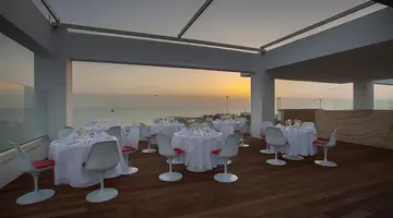 KING EVELTHON BEACH HOTEL & RESORT