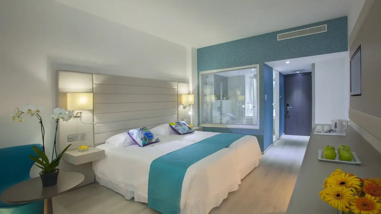 KING EVELTHON BEACH HOTEL & RESORT