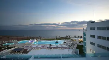 King Evelthon Beach Hotel & Resort