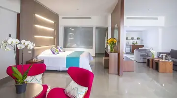 King Evelthon Beach Hotel & Resort