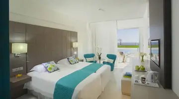 King Evelthon Beach Hotel & Resort