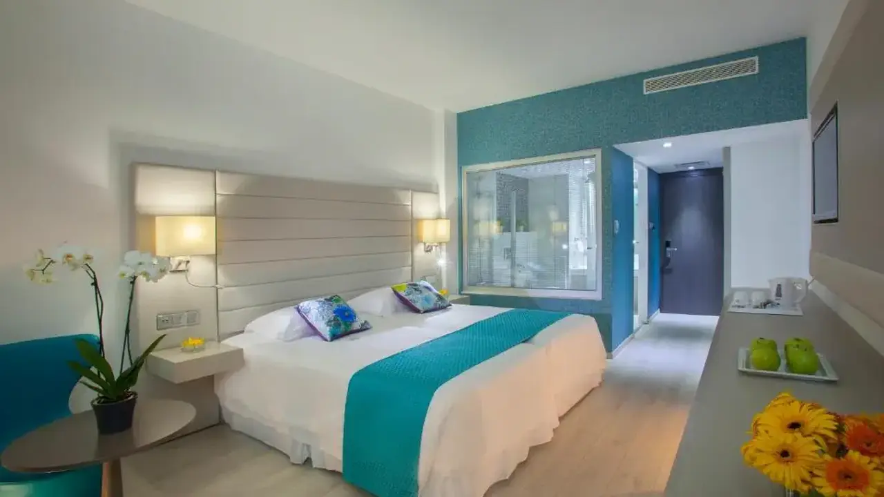 KING EVELTHON BEACH HOTEL & RESORT