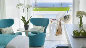 KING EVELTHON BEACH HOTEL & RESORT