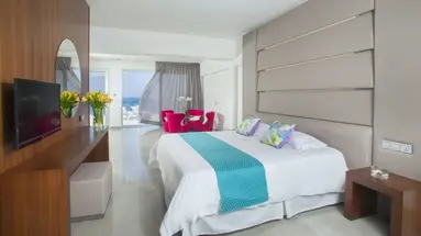 King Evelthon Beach Hotel & Resort