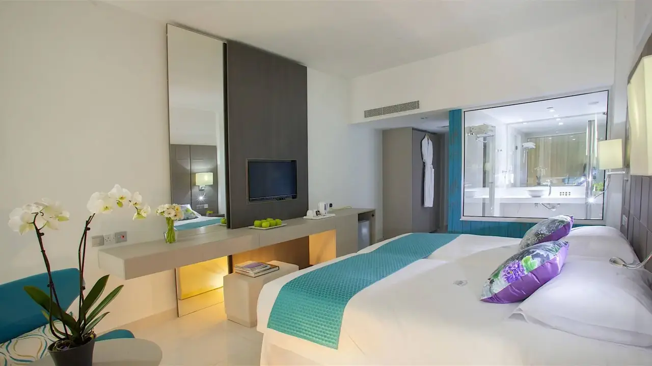 KING EVELTHON BEACH HOTEL & RESORT