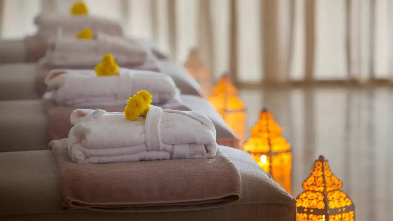 KING EVELTHON BEACH HOTEL & RESORT