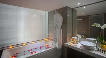 King Evelthon Beach Hotel