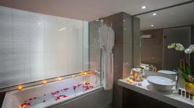 King Evelthon Beach Hotel