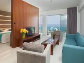 King Evelthon Hotel