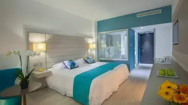 King Evelthon Hotel