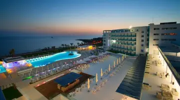 King Evelthon Hotel