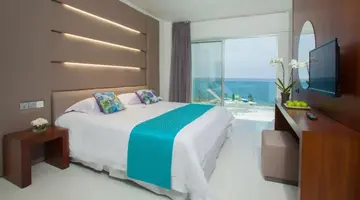 King Evelthon Hotel