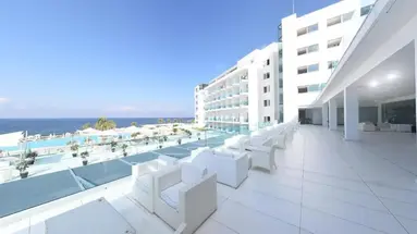King Evelthon Hotel