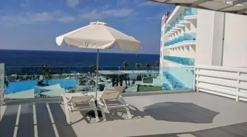 King Evelthon Hotel