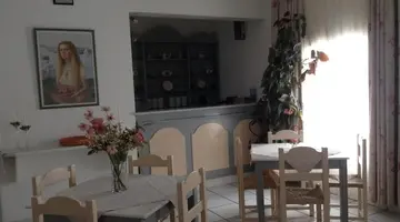 King Thiras Hotel