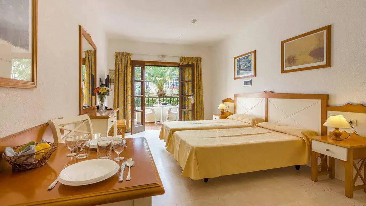 Klayman Olivina Aparthotel