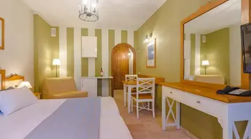 Klayman Olivina Aparthotel