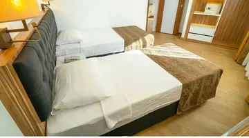 KLEOPATRA CELINE