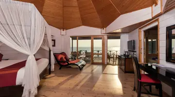 KOMANDOO ISLAND RESORT & SPA