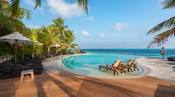 KOMANDOO ISLAND RESORT & SPA