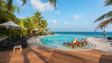KOMANDOO ISLAND RESORT & SPA