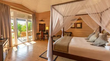 KOMANDOO ISLAND RESORT & SPA
