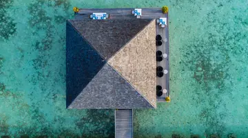 KOMANDOO ISLAND RESORT & SPA