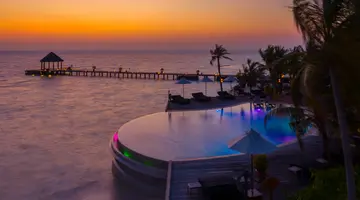 KOMANDOO ISLAND RESORT & SPA