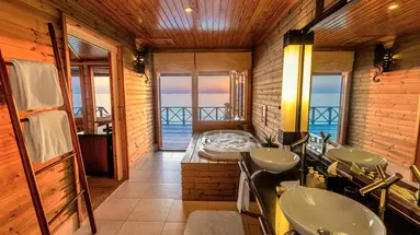KOMANDOO ISLAND RESORT & SPA