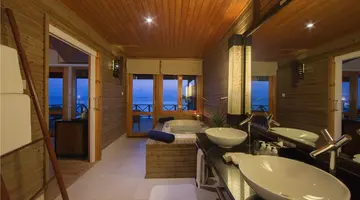 KOMANDOO ISLAND RESORT & SPA