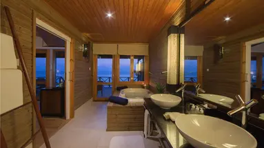 KOMANDOO ISLAND RESORT & SPA