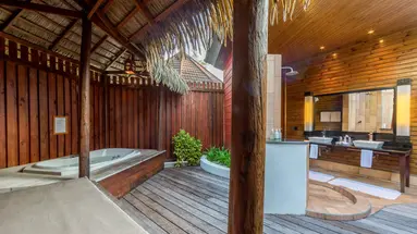 KOMANDOO ISLAND RESORT & SPA