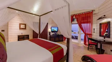 KOMANDOO ISLAND RESORT & SPA