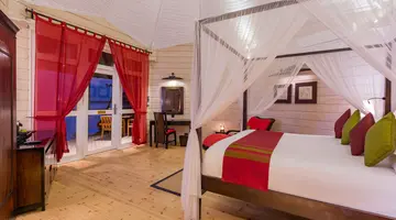 KOMANDOO ISLAND RESORT & SPA