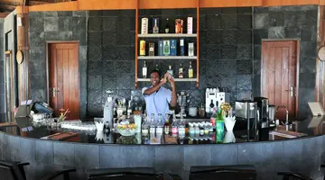 KOMANDOO ISLAND RESORT & SPA