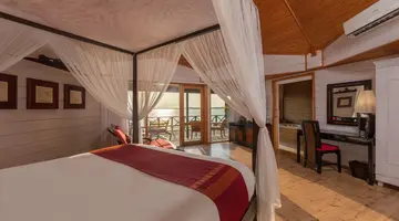 KOMANDOO ISLAND RESORT & SPA
