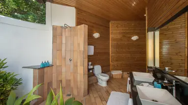 KOMANDOO ISLAND RESORT & SPA