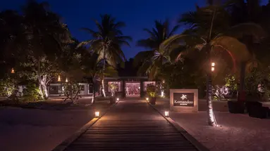 KOMANDOO ISLAND RESORT & SPA