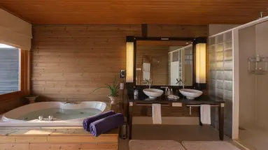 KOMANDOO ISLAND RESORT & SPA