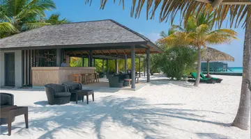 KOMANDOO ISLAND RESORT & SPA