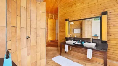 KOMANDOO ISLAND RESORT & SPA