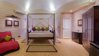 KOMANDOO ISLAND RESORT & SPA