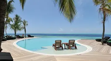 Komandoo Island Resort & Spa