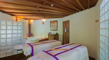 KOMANDOO ISLAND RESORT & SPA
