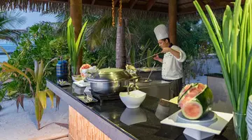 KOMANDOO ISLAND RESORT & SPA