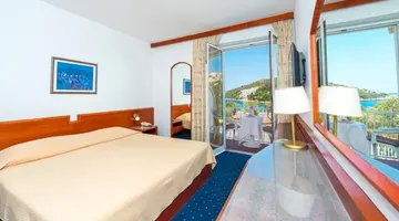 KOMODOR HOTEL